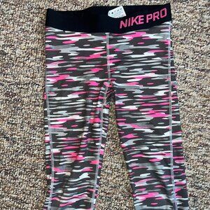 Nike Pro Athleisure Capri Leggings Girls Medium Black Pink Camo Athletic Dri Fit
